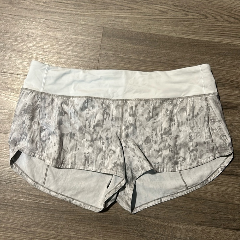 Like new women’s lululemon speed up short low size 10